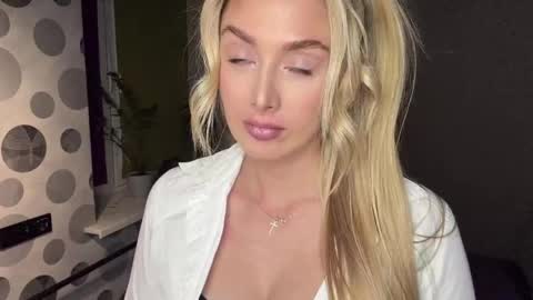 Anny online show from April 2026 04:43:02 PM