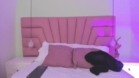 Carol Jhones  online show from December 2025 05:24:02 AM