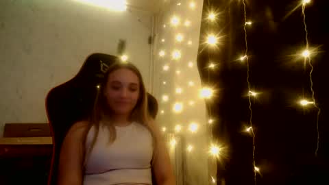 Snapshot of corn_404 chatting on December 2024 01:54:02 PM Nata and Raf online show from December 2024 01:54:02 PM