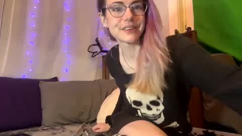 Snapshot of corolineclovr_and_kirkinator chatting on March 2025 02:50:01 AM corolineclovr_and_kirkinator online show from March 2025 02:50:01 AM