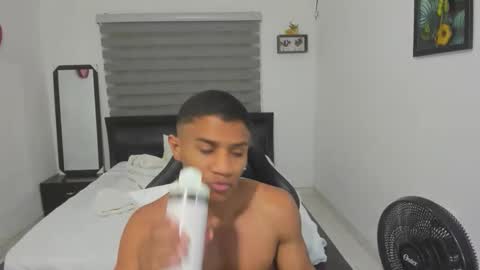 Ethan  online show from November 2025 10:41:02 PM