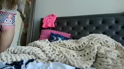 cosmicbae777 online show from November 2025 03:45:01 PM