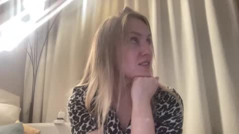 cosmo_blondiee online show from September 2025 03:12:01 PM