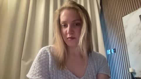cosmo_blondiee online show from September 2025 01:24:02 PM
