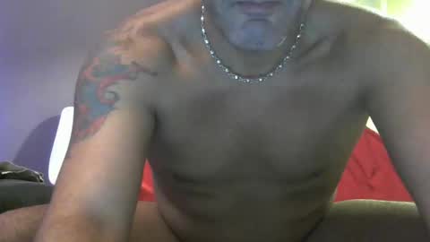 Snapshot of couplehootxxx chatting on November 2025 03:46:02 PM julia and don online show from November 2025 03:46:02 PM