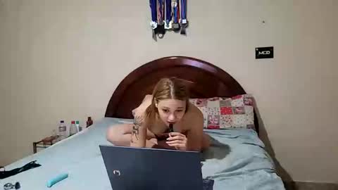 Snapshot of couplehot1515 chatting on December 2024 04:04:02 AM couplehot1515 online show from December 2024 04:04:02 AM