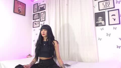 Juli and Liam online show from December 2024 05:18:02 AM