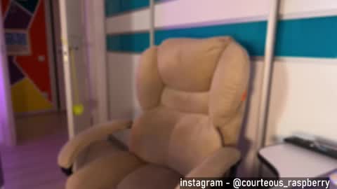 Snapshot of courteous_raspberrrry chatting on September 2025 10:48:02 AM Rose Roys my  online show from September 2025 10:48:02 AM