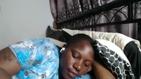 Snapshot of cozy_dion chatting on November 2025 09:47:01 PM Erykah online show from November 2025 09:47:01 PM