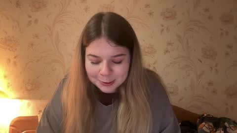 Elise online show from October 2025 09:59:01 PM