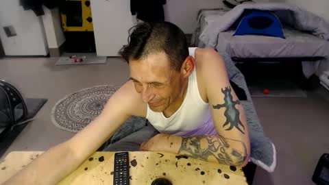 Snapshot of cravedave_d chatting on May 2026 08:32:01 AM cravedave d online show from May 2026 08:32:01 AM