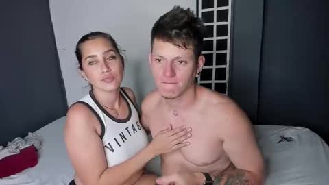 crazy_acouple_donpillo online show from February 2025 10:11:01 PM