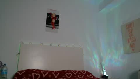 Snapshot of crazy_sweetie chatting on December 2025 03:18:02 PM crazy sweetie online show from December 2025 03:18:02 PM