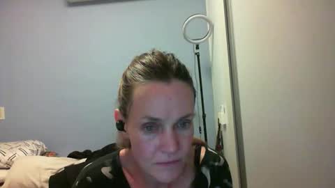 Anny online show from November 2025 12:24:02 AM