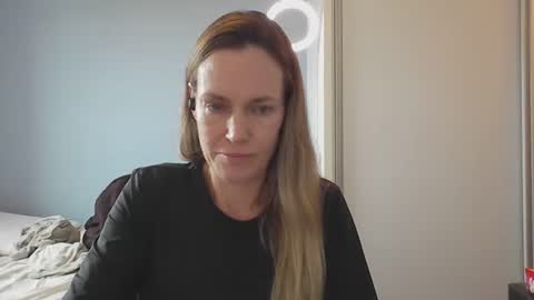 Anny online show from November 2025 10:48:02 AM