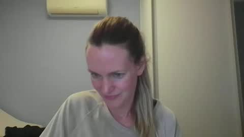 Anny online show from November 2025 12:43:01 AM