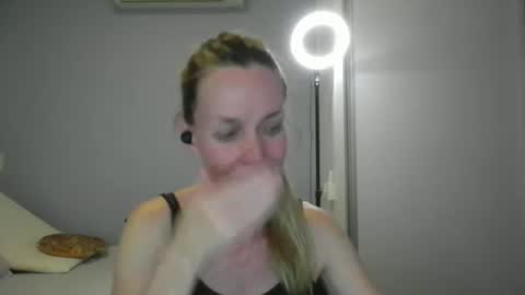 Anny online show from December 2025 12:49:02 AM