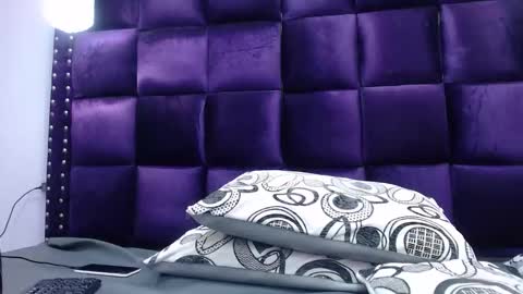 Snapshot of crazyonme chatting on December 2025 08:04:01 PM diosalinda online show from December 2025 08:04:01 PM