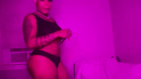 Snapshot of creame_sensation chatting on December 2024 01:56:02 AM PHANTOMTARGARYENXXX online show from December 2024 01:56:02 AM