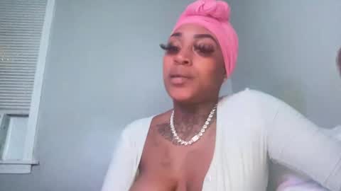 Snapshot of creame_sensation chatting on December 2024 05:29:02 AM PHANTOMTARGARYENXXX online show from December 2024 05:29:02 AM