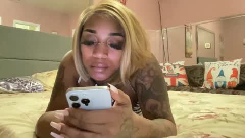 Snapshot of creame_sensation chatting on January 2025 10:12:02 PM PHANTOMTARGARYENXXX online show from January 2025 10:12:02 PM