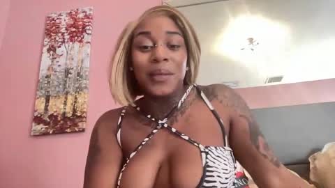 Snapshot of creame_sensation chatting on February 2025 05:26:02 PM PHANTOMTARGARYENXXX online show from February 2025 05:26:02 PM
