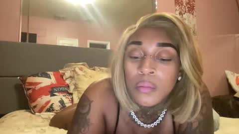 Snapshot of creame_sensation chatting on February 2025 08:41:01 PM PHANTOMTARGARYENXXX online show from February 2025 08:41:01 PM