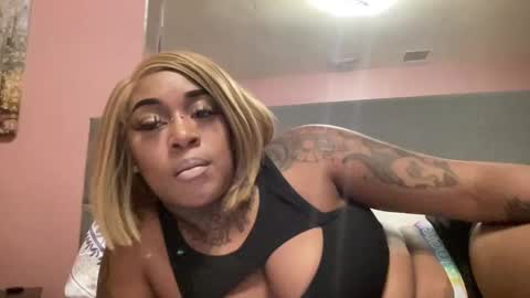 Snapshot of creame_sensation chatting on February 2025 02:06:02 AM PHANTOMTARGARYENXXX online show from February 2025 02:06:02 AM