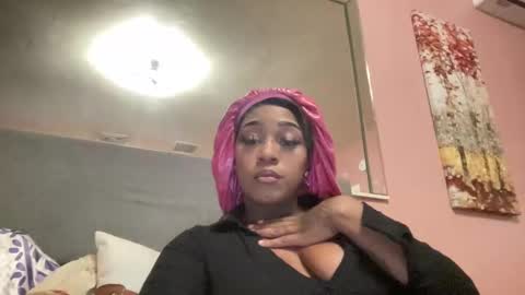 Snapshot of creame_sensation chatting on February 2025 01:29:01 AM PHANTOMTARGARYENXXX online show from February 2025 01:29:01 AM