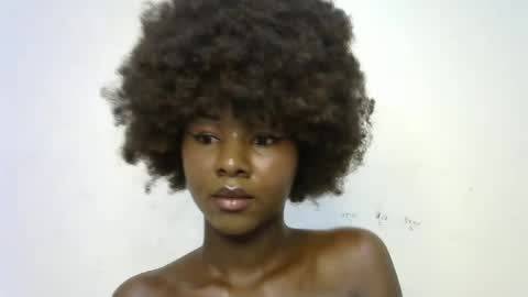 Snapshot of creamybabee chatting on January 2025 01:05:02 PM queen online show from January 2025 01:05:02 PM