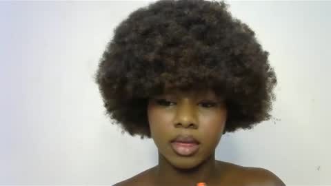 Snapshot of creamybabee chatting on January 2025 02:37:02 AM queen online show from January 2025 02:37:02 AM