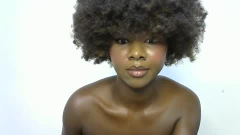 Snapshot of creamybabee chatting on January 2025 04:30:01 PM queen online show from January 2025 04:30:01 PM