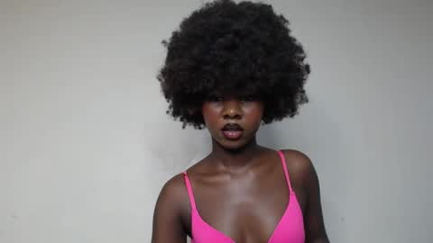 Snapshot of creamybabee chatting on March 2025 02:23:02 PM queen online show from March 2025 02:23:02 PM