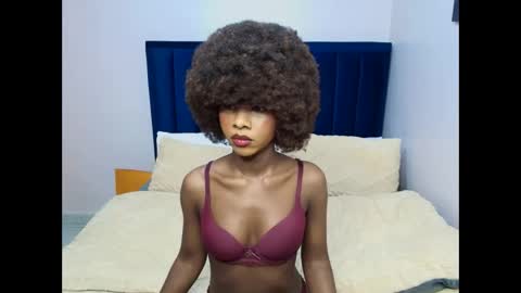 Snapshot of creamybabee chatting on September 2025 12:56:02 AM queen online show from September 2025 12:56:02 AM