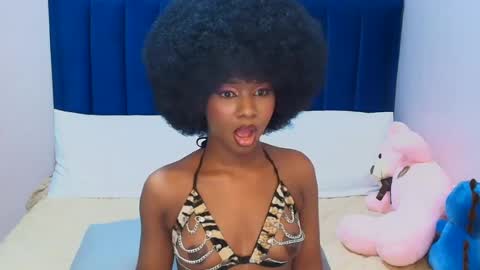 Snapshot of creamybabee chatting on June 2026 04:38:02 PM queen online show from June 2026 04:38:02 PM