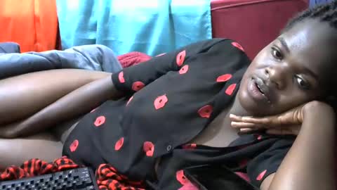 Snapshot of creamymomma chatting on December 2024 07:22:01 AM verah online show from December 2024 07:22:01 AM