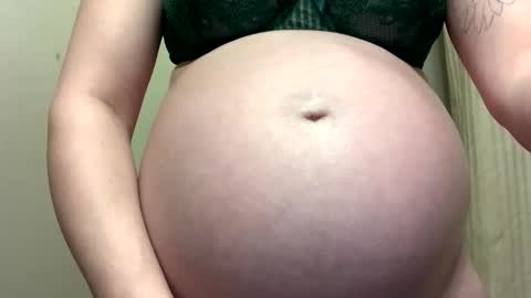 Breed me daddy  online show from February 2026 02:37:02 PM