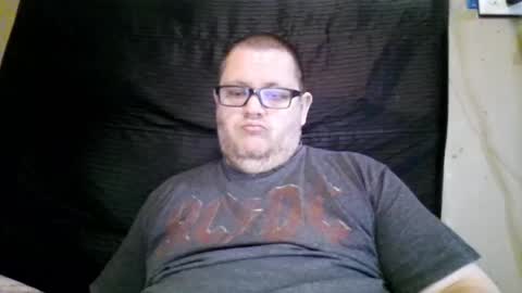 Snapshot of creeeping_death chatting on March 2025 05:56:01 PM The hopeless romantic online show from March 2025 05:56:01 PM