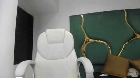 Snapshot of criistaal__ chatting on February 2025 08:24:02 AM Criistaal   online show from February 2025 08:24:02 AM