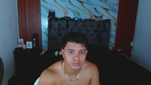 Snapshot of crisandmery chatting on November 2025 06:40:01 PM CRISANDMERY online show from November 2025 06:40:01 PM