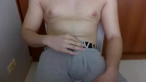 crissss18 online show from March 2026 02:17:01 PM