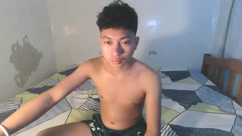 Snapshot of cristal1xox chatting on November 2025 05:29:02 AM cristal1xox online show from November 2025 05:29:02 AM