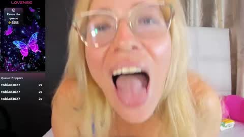 Cristal  online show from February 2025 07:52:01 PM