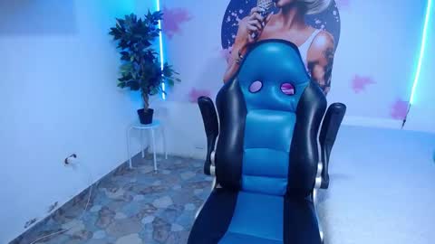 Snapshot of cristal_horny19 chatting on February 2025 02:09:02 AM Milena online show from February 2025 02:09:02 AM