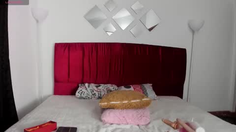 cristal_moon01 online show from December 2025 09:21:01 PM