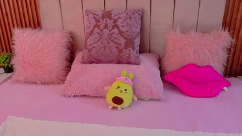 Snapshot of cristal_subin69 chatting on November 2025 12:18:02 PM STEFANYIG cristalsubin online show from November 2025 12:18:02 PM