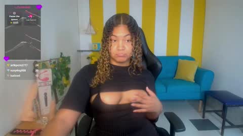 Snapshot of cristal_war chatting on November 2025 10:01:02 PM Cristal online show from November 2025 10:01:02 PM