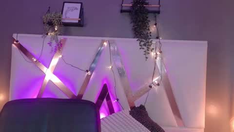 Nicole  Connection time 220pm-910pmCol online show from February 2026 12:15:02 AM