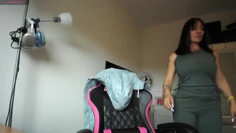 Snapshot of cristalmoon chatting on May 2026 10:10:02 AM cristalmoon online show from May 2026 10:10:02 AM
