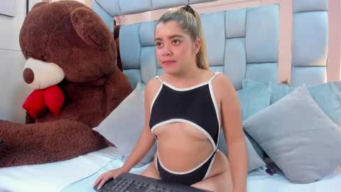 cristalrosee1 online show from April 2026 05:30:02 PM